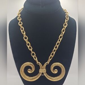 Vintage Chunky Gold Trifari Necklace
